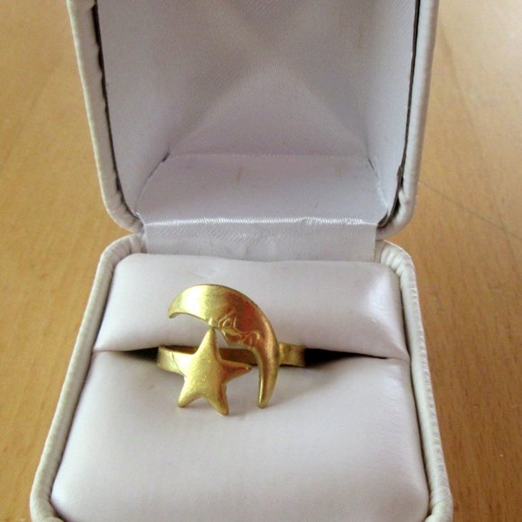 Crescent moon & star gold tone adjustable ring 7 - Picture 1 of 11
